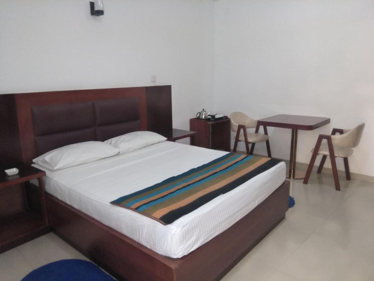 Hotel Kamrel Kurunegala Eksteriør bilde