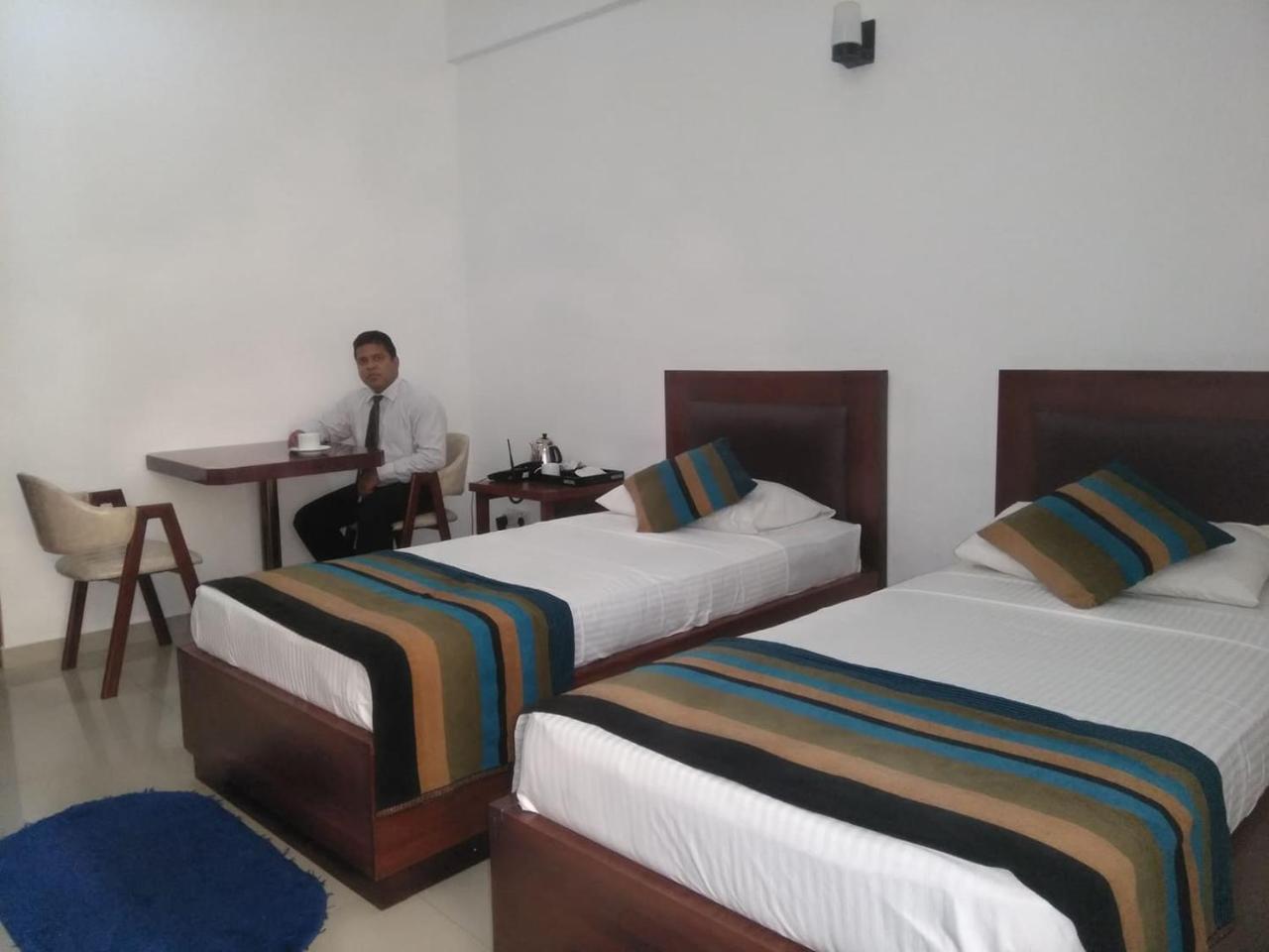 Hotel Kamrel Kurunegala Eksteriør bilde
