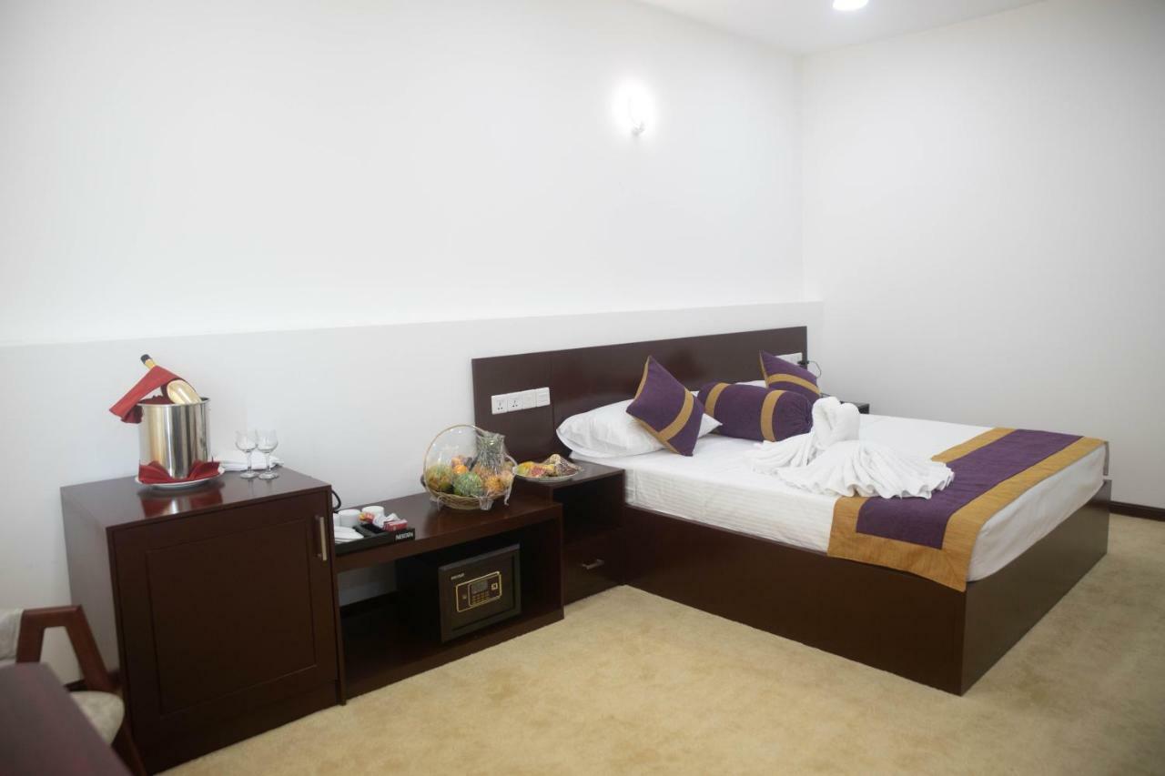 Hotel Kamrel Kurunegala Eksteriør bilde
